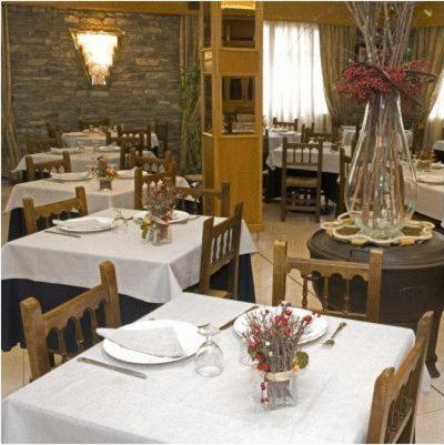 Hotel Restaurant Castellarnau Escalo ภายนอก รูปภาพ